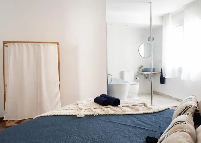 Wine & Design And Luxury In Cala Crancs *