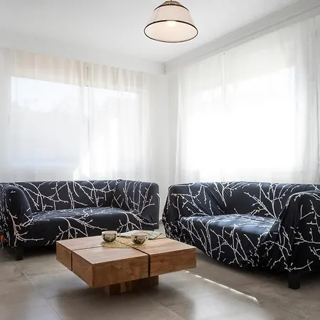 Wine & Design And Luxury In Cala Crancs *